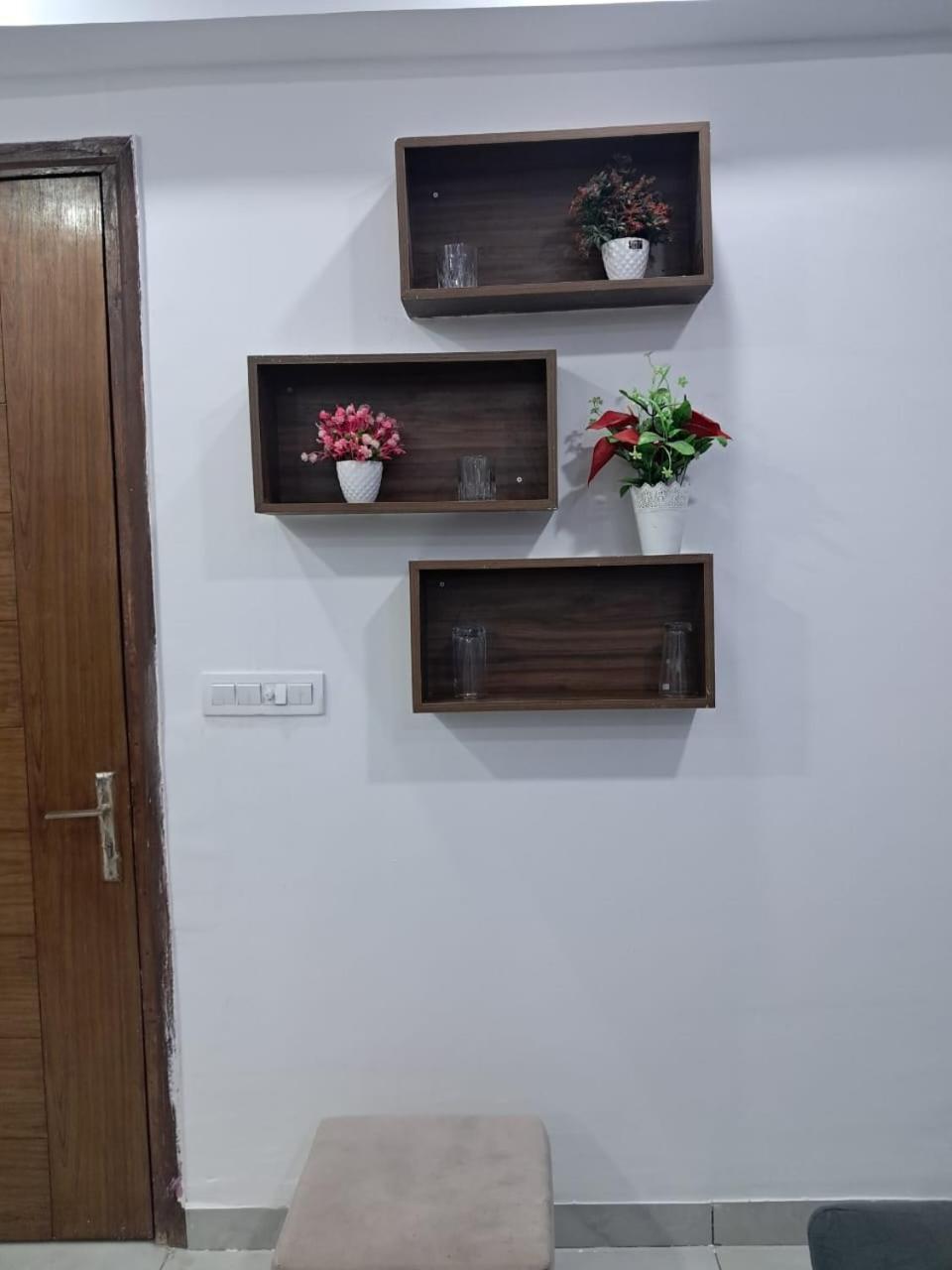 Classic Crown Studio โนอิดา ภายนอก รูปภาพ